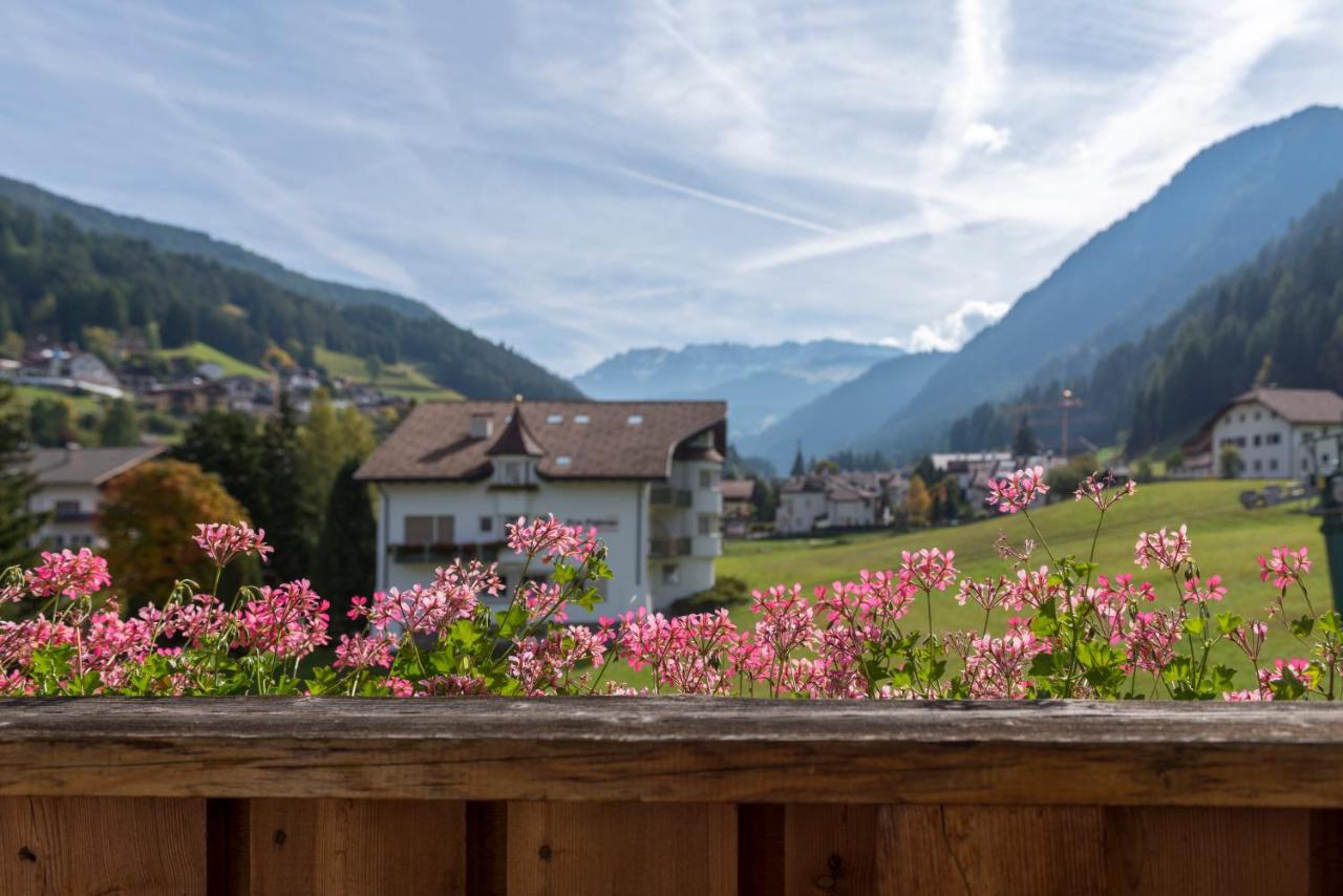 Hotel Hell Ortisei Exterior photo